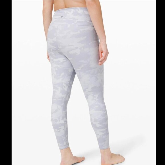 ✨ Lululemon Wunder Under High-Rise Crop 23” | Incognito Camo Alpine White ✨ - Picture 4 of 13